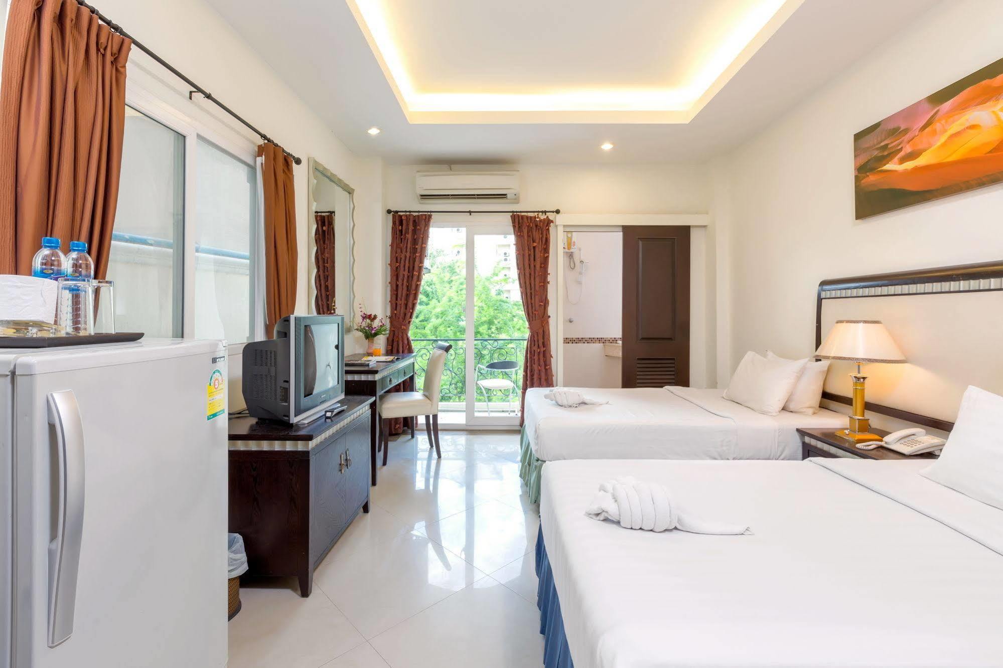 Hotel Yes O'Tel Pattaya By Benya Exterior foto